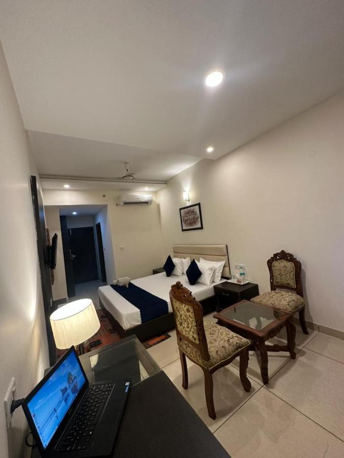 Hotel Jb Residency !! Luxurious & Royal Balcony Rooms !! Large Rooms Zirakpur Εξωτερικό φωτογραφία