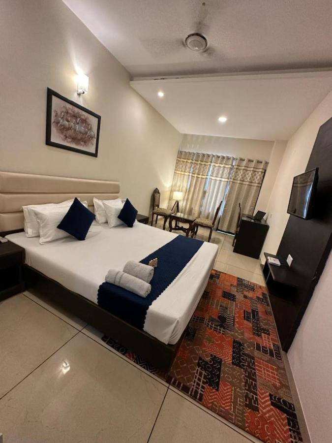 Hotel Jb Residency !! Luxurious & Royal Balcony Rooms !! Large Rooms Zirakpur Εξωτερικό φωτογραφία