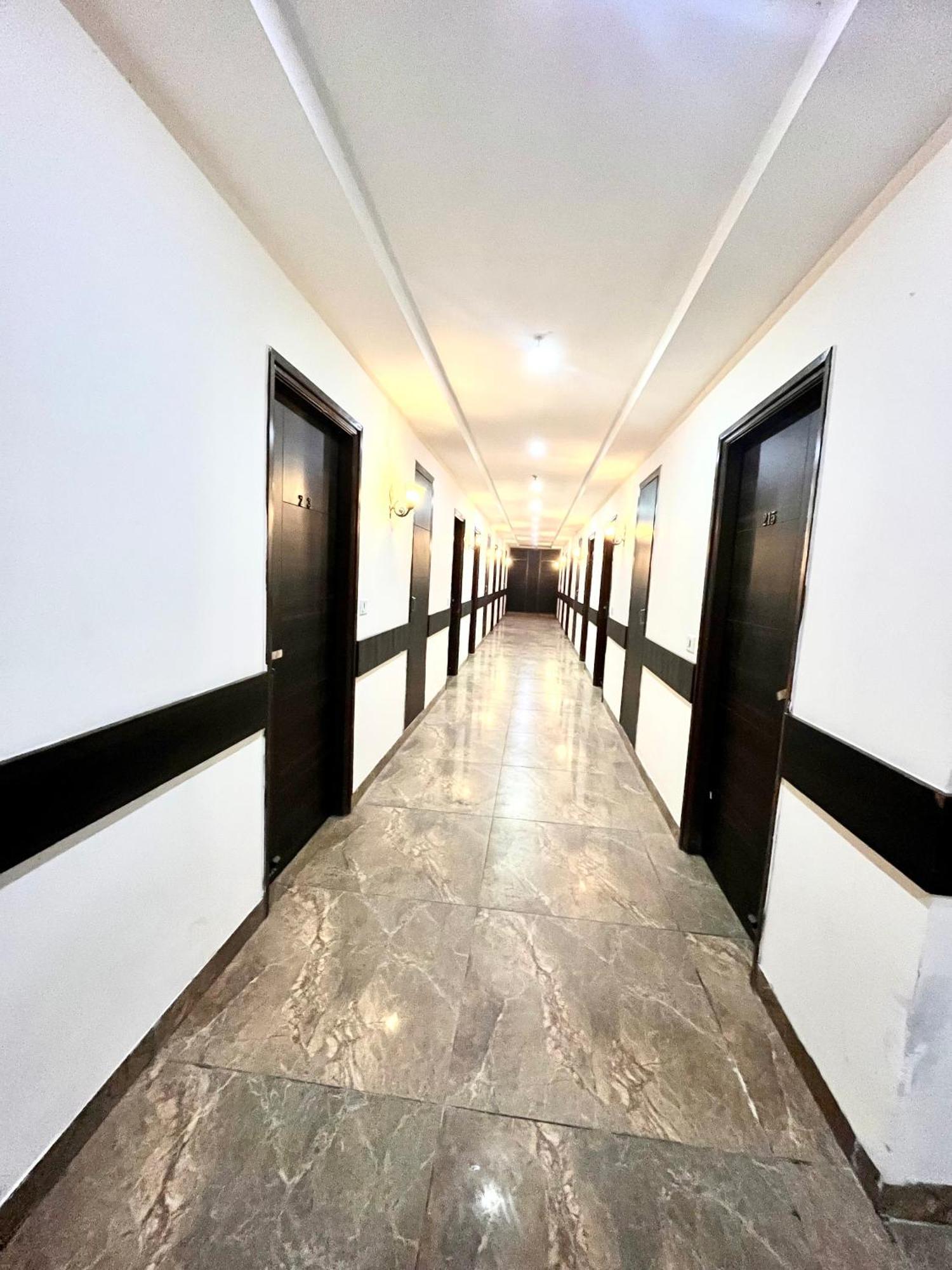 Hotel Jb Residency !! Luxurious & Royal Balcony Rooms !! Large Rooms Zirakpur Εξωτερικό φωτογραφία