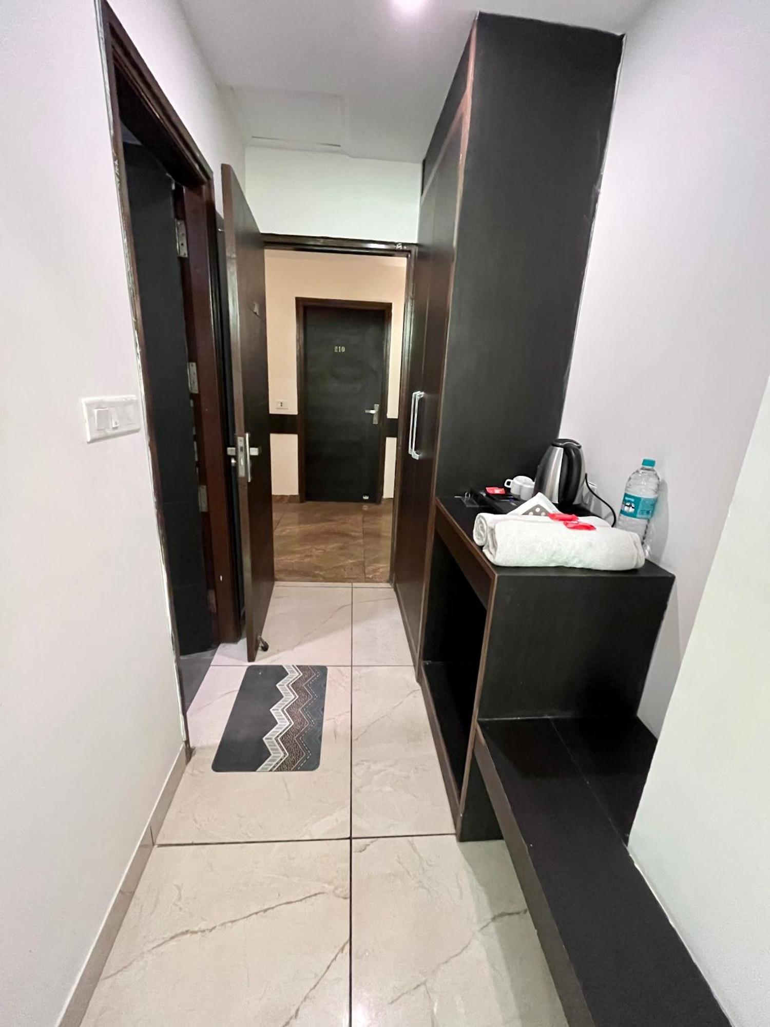 Hotel Jb Residency !! Luxurious & Royal Balcony Rooms !! Large Rooms Zirakpur Εξωτερικό φωτογραφία