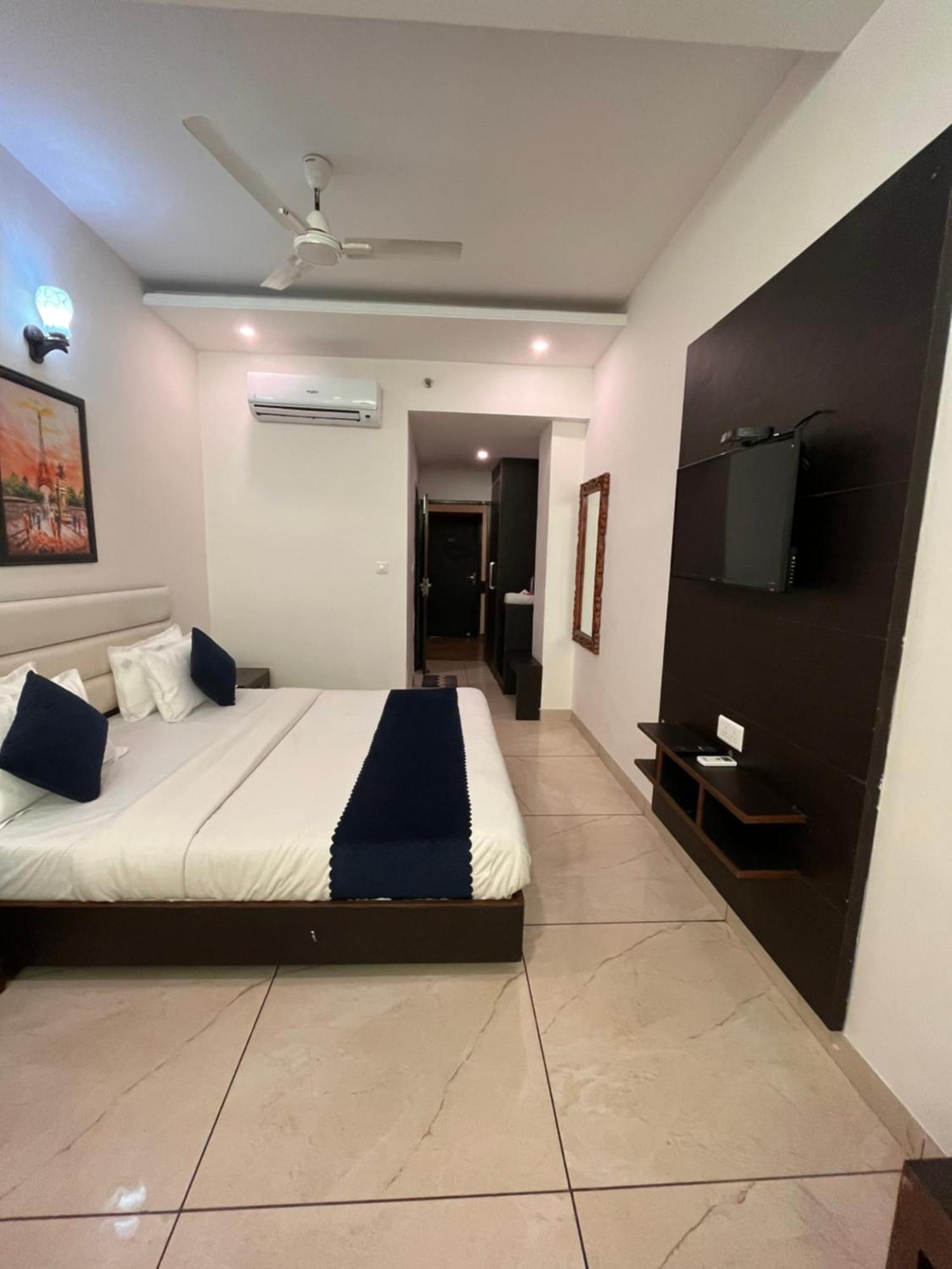 Hotel Jb Residency !! Luxurious & Royal Balcony Rooms !! Large Rooms Zirakpur Εξωτερικό φωτογραφία