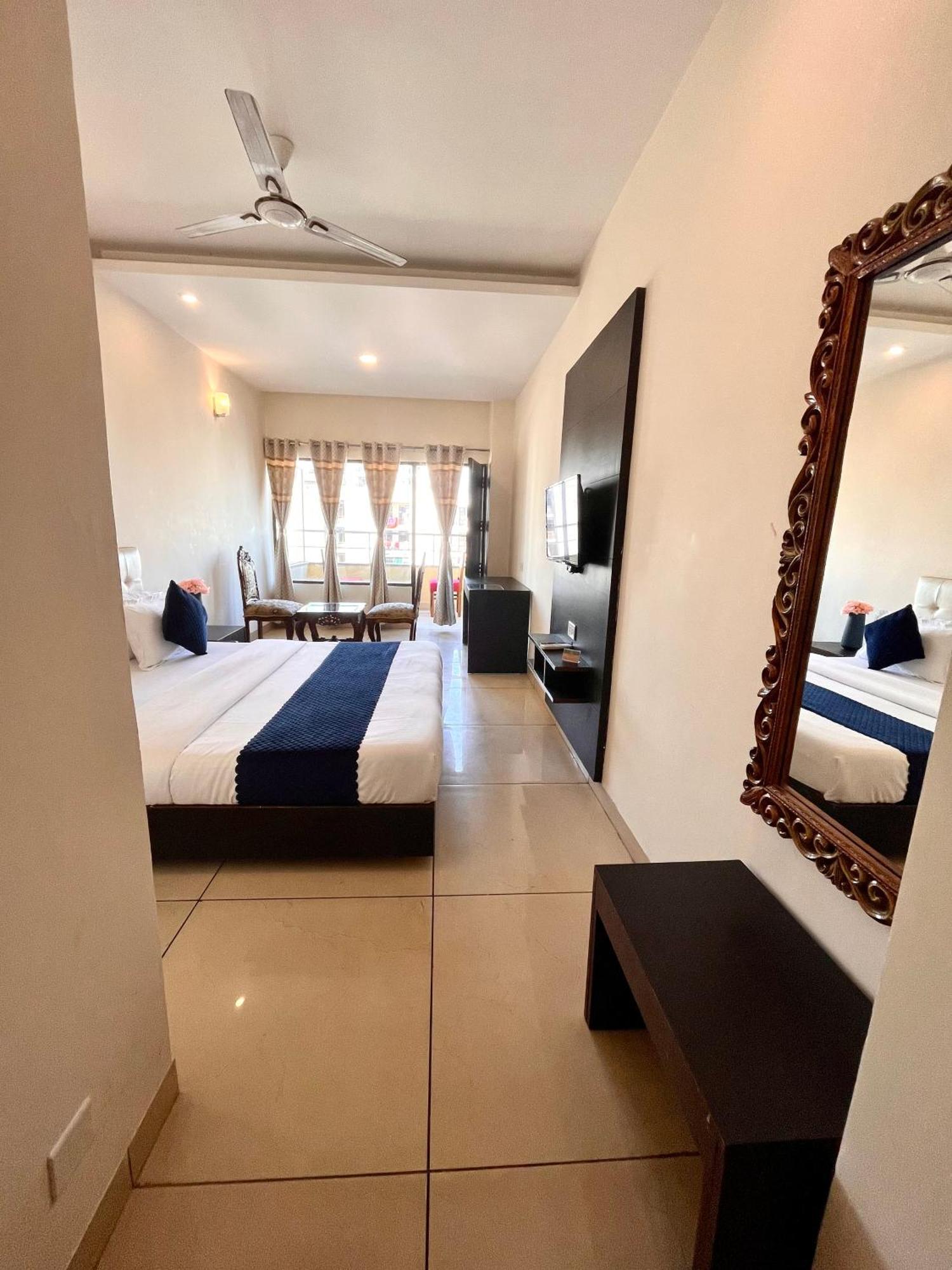 Hotel Jb Residency !! Luxurious & Royal Balcony Rooms !! Large Rooms Zirakpur Εξωτερικό φωτογραφία