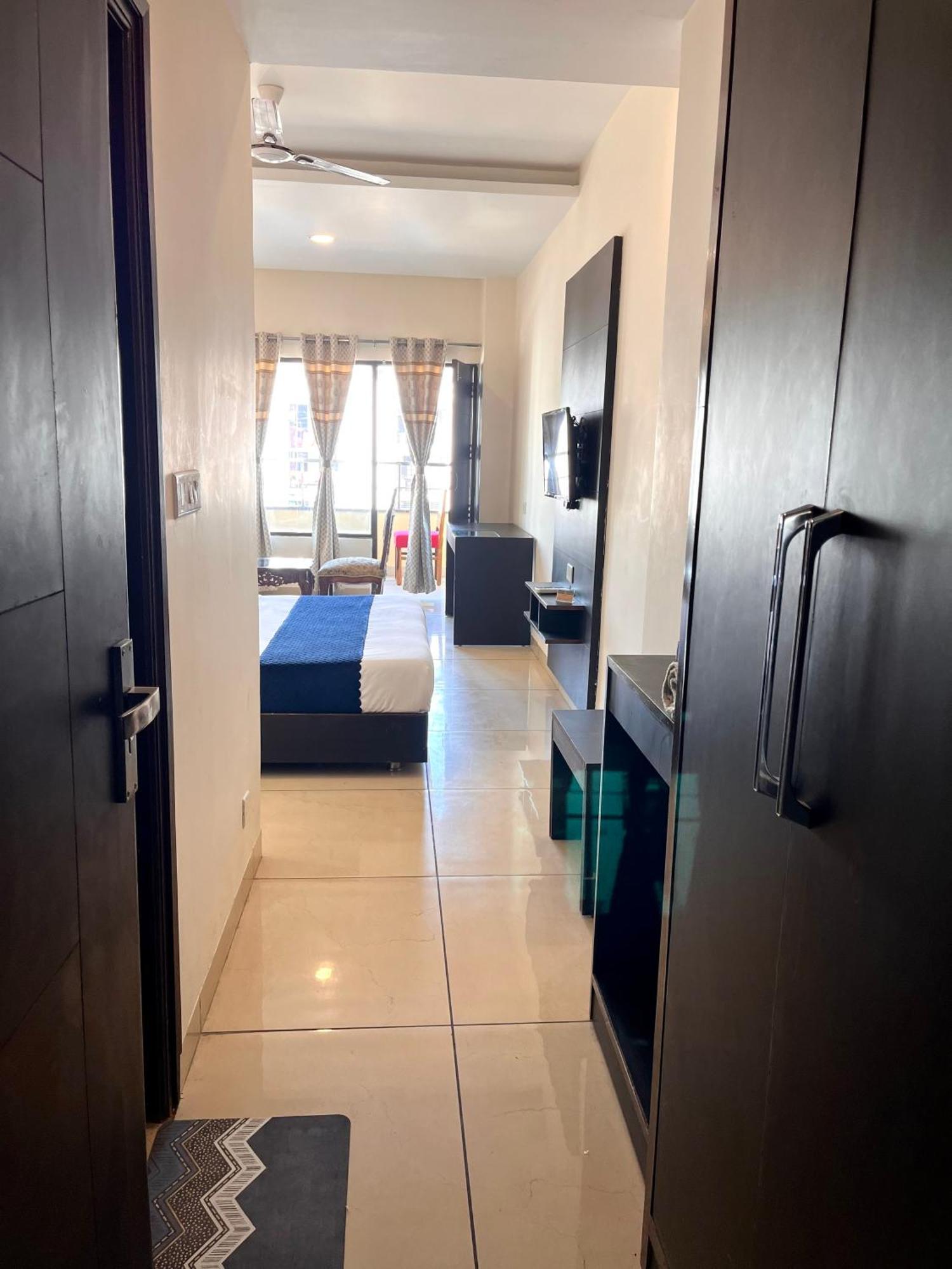 Hotel Jb Residency !! Luxurious & Royal Balcony Rooms !! Large Rooms Zirakpur Εξωτερικό φωτογραφία