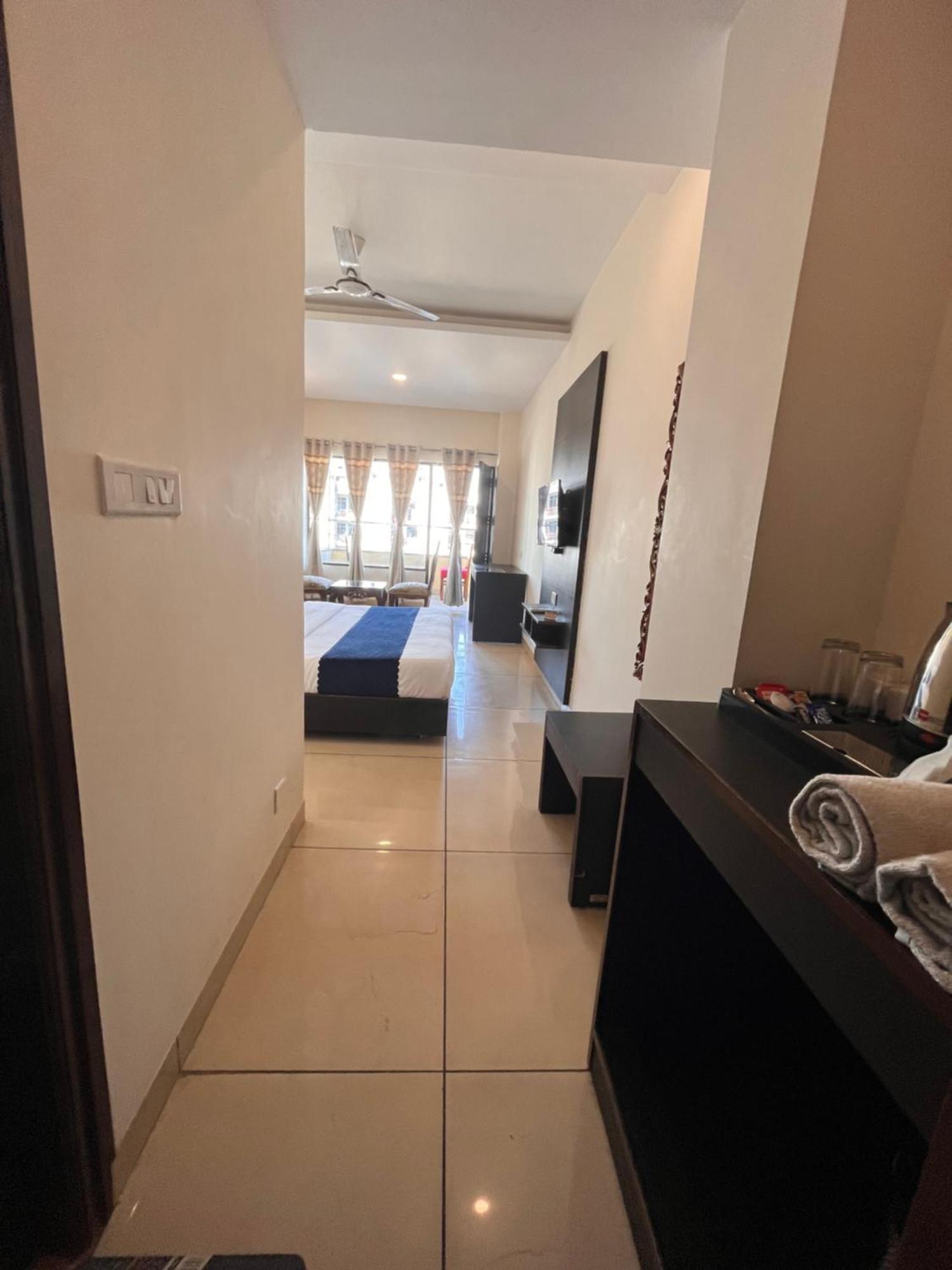 Hotel Jb Residency !! Luxurious & Royal Balcony Rooms !! Large Rooms Zirakpur Εξωτερικό φωτογραφία