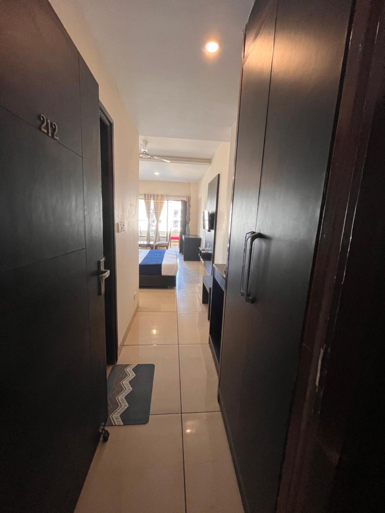 Hotel Jb Residency !! Luxurious & Royal Balcony Rooms !! Large Rooms Zirakpur Εξωτερικό φωτογραφία