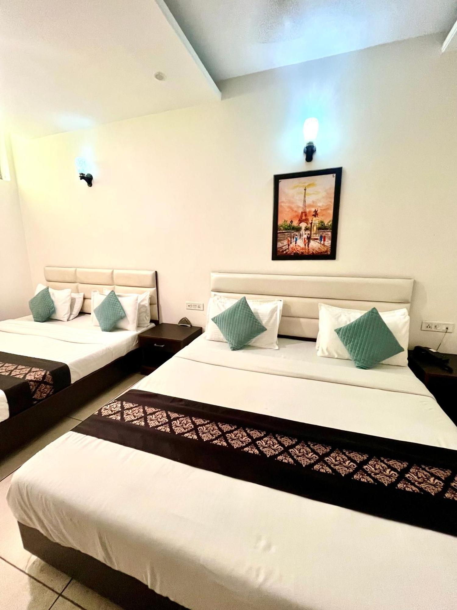 Hotel Jb Residency !! Luxurious & Royal Balcony Rooms !! Large Rooms Zirakpur Εξωτερικό φωτογραφία