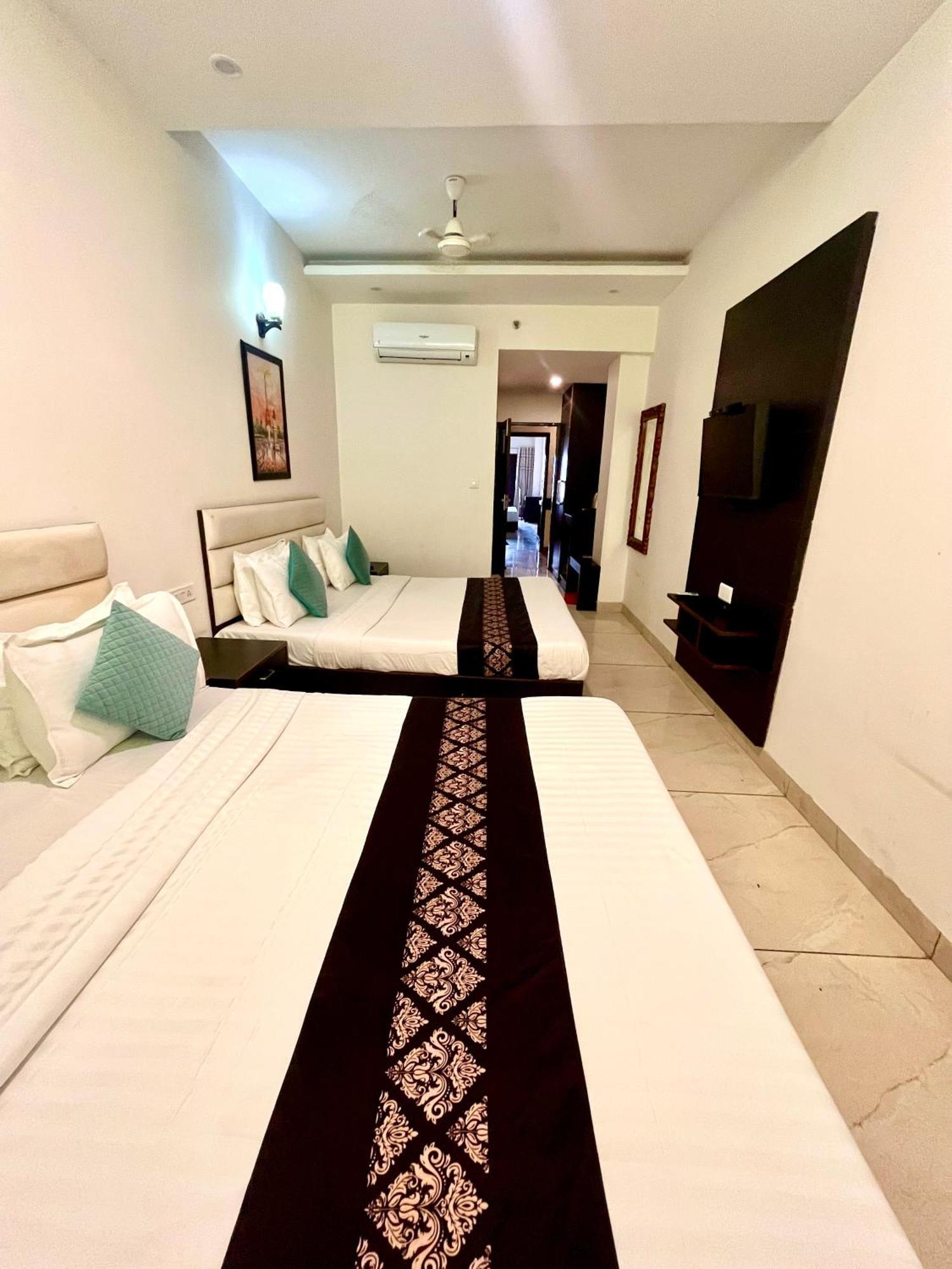Hotel Jb Residency !! Luxurious & Royal Balcony Rooms !! Large Rooms Zirakpur Εξωτερικό φωτογραφία